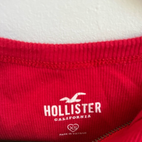 Red Size XS Hollister Cropped T-Shirt - Picture 3 of 3